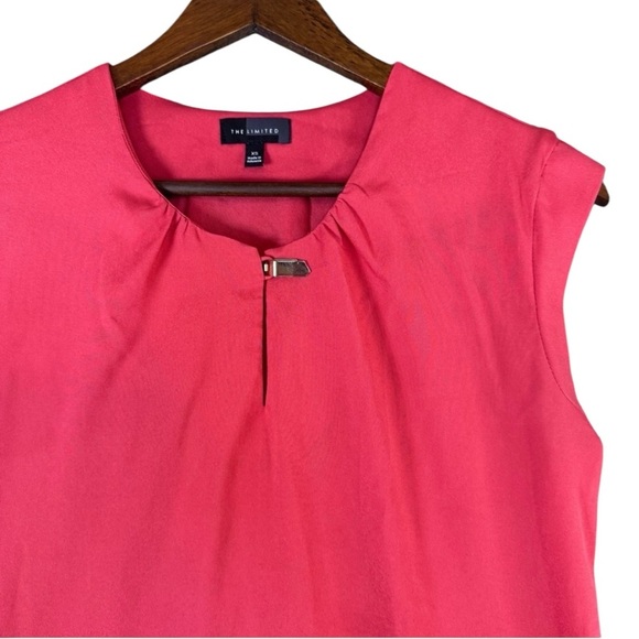 The Limited Red Capped Sleeve Blouse with Gold Clasp XS - Picture 7 of 10